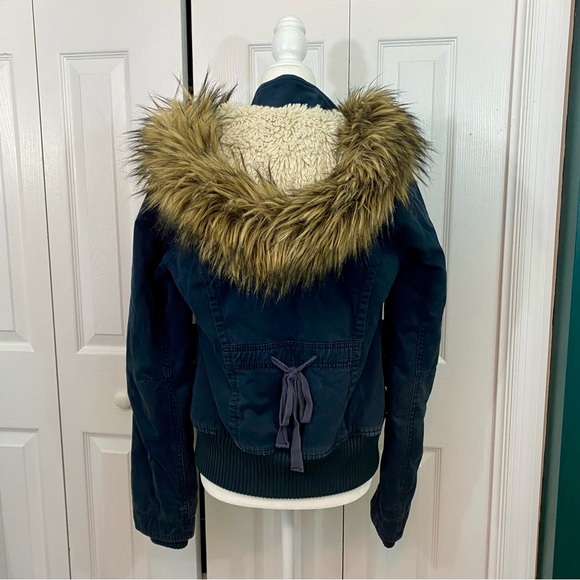 Hollister Faux Fur Navy Blue Canvas Bomber Jacket - Picture 9 of 11